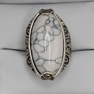🔻 PRICE DROP 🔻Howlite and Silver Tone Ring with Floral Details, Size 7